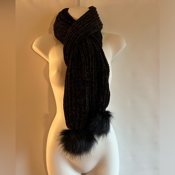 FAUX FUR POM POM BLACK CHENILLE STYLE TEXTURE OBLONG SCARF - Picture 1 of 6